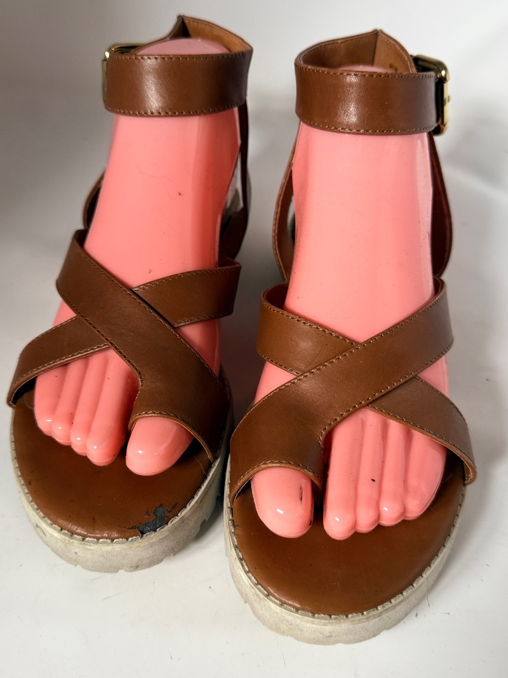 Kelsi Dagger size 8 Bay sandal